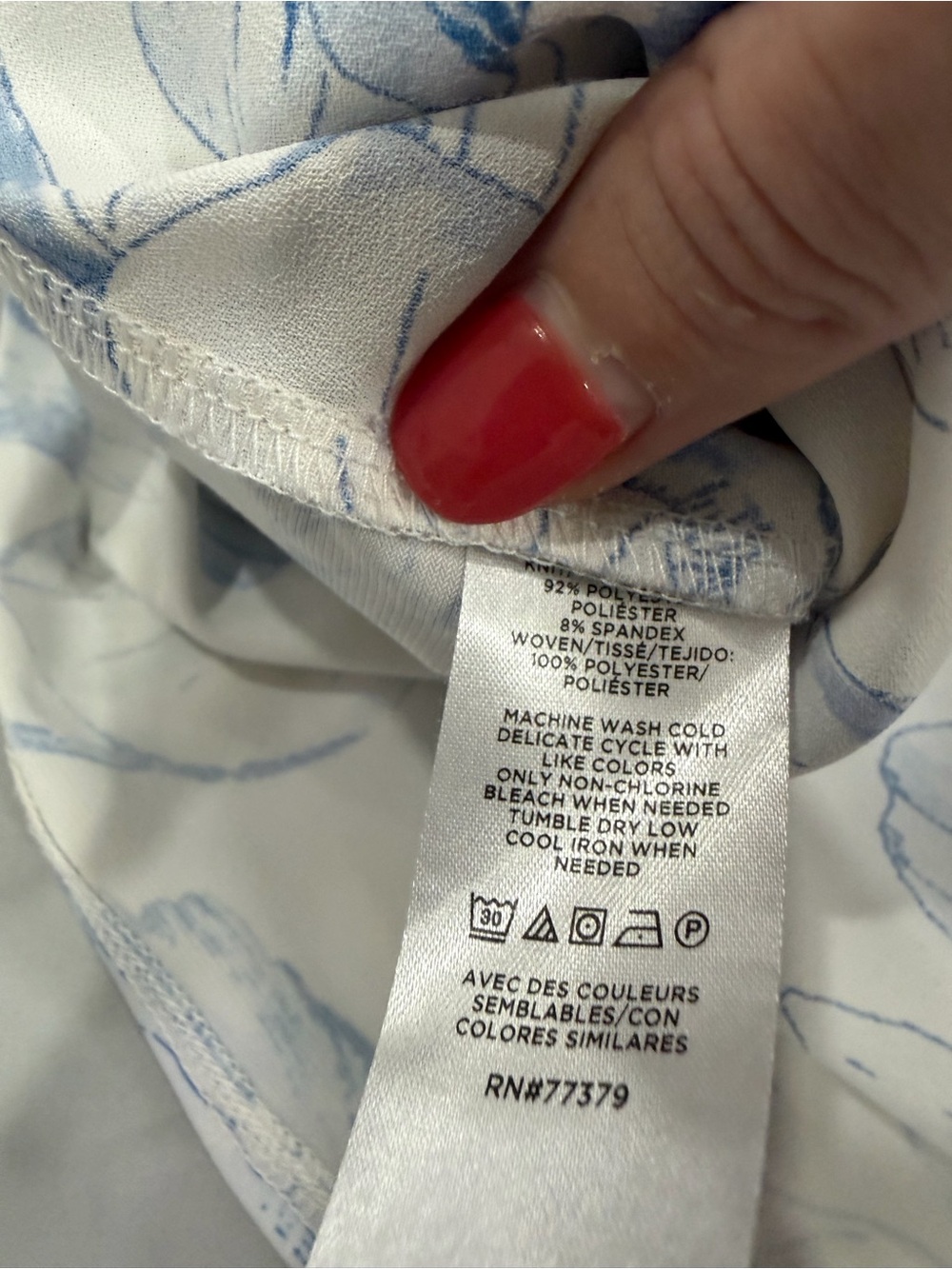 Ann Taylor Mixed Media White Floral V-Neck Blouse with Blue Sketch Print - Picture 4 of 4